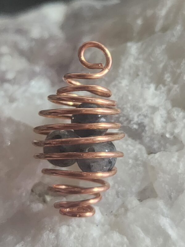 Cage Nephtys avec perles en pierres naturelles – Image 2