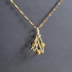 Pendentif Eros en pierres naturelles