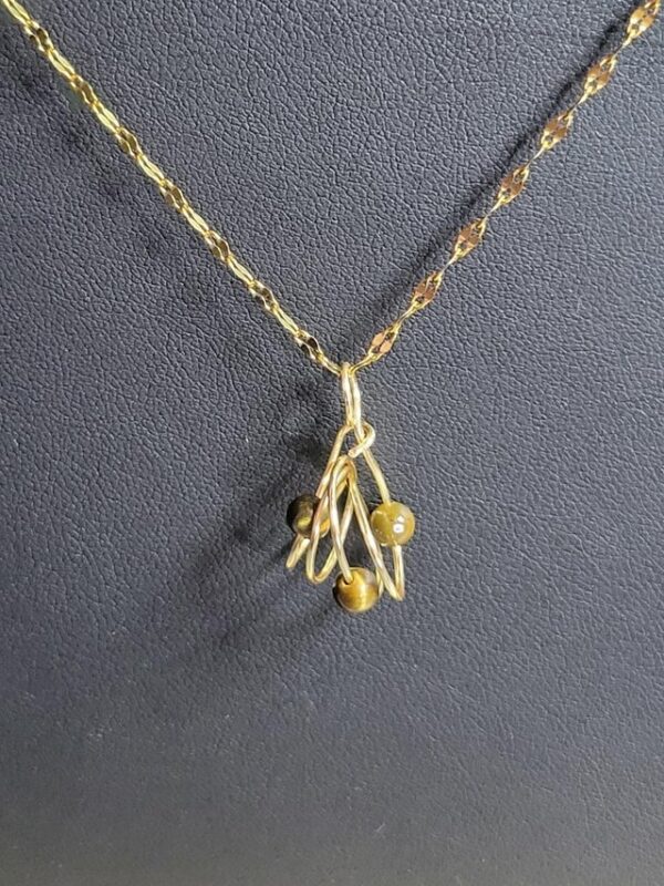 Pendentif Eros en pierres naturelles