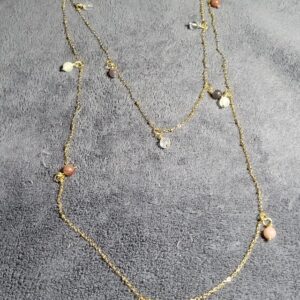 Collier Virgin en pierres naturelles