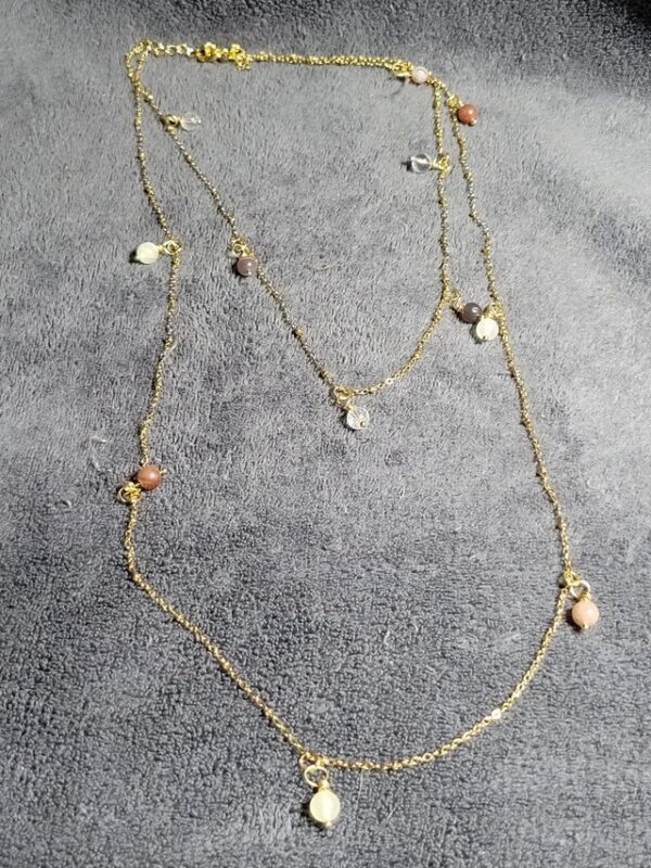 Collier Virgin en pierres naturelles