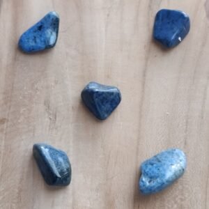 Dumortiérite pierre roulée