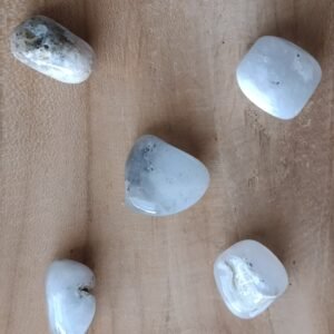 Merlinite pierre roulée