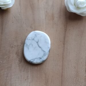 Pierre plate howlite